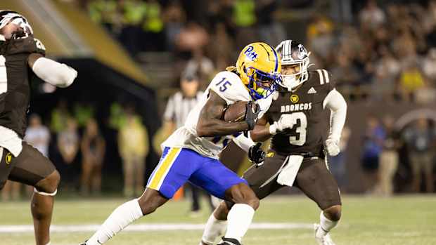 Western Michigan's Zaire Barnes against Pitt